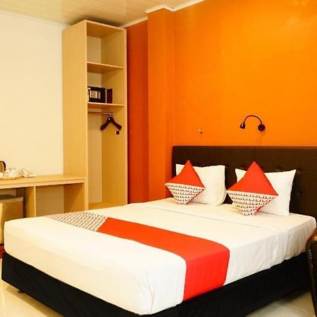 Grand Vella Hotel Pangkal Pinang Buitenkant foto